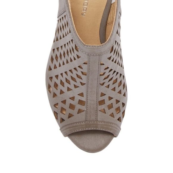 CL BY LAUNDRY WINNING LASER CUT PEEP TOE - Picture 4 of 7